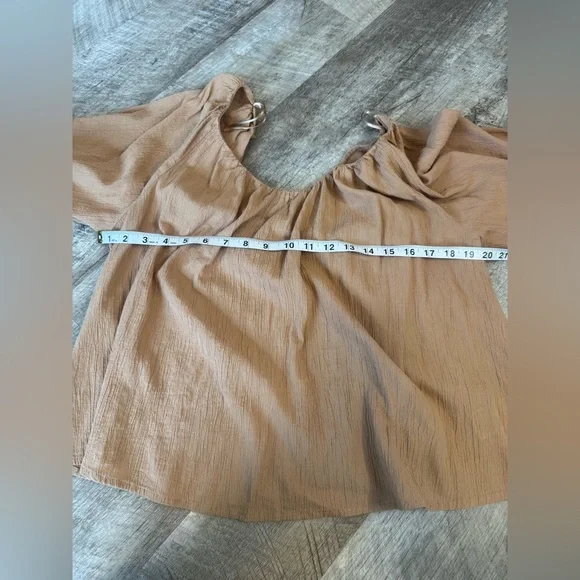 Old Navy size LARGE tan top, puffy sleeve-elastic cuff - Picture 9 of 13